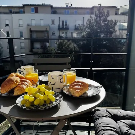 Home, Votre Cocon A 2 Pas Du Rer Et De La Gare Tgv Apartment *